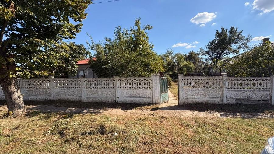 Casă individuală cu 5 camere cu Canalizare în Broșteni