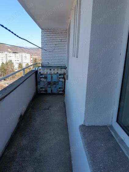 Apartament cu 3 camere semidecomandat în Vulcan