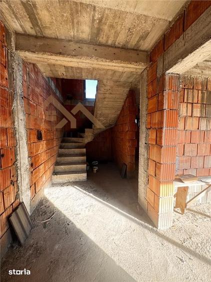 Casă cu 4 camere cu Teren 274 Mp în Valea Borcutului