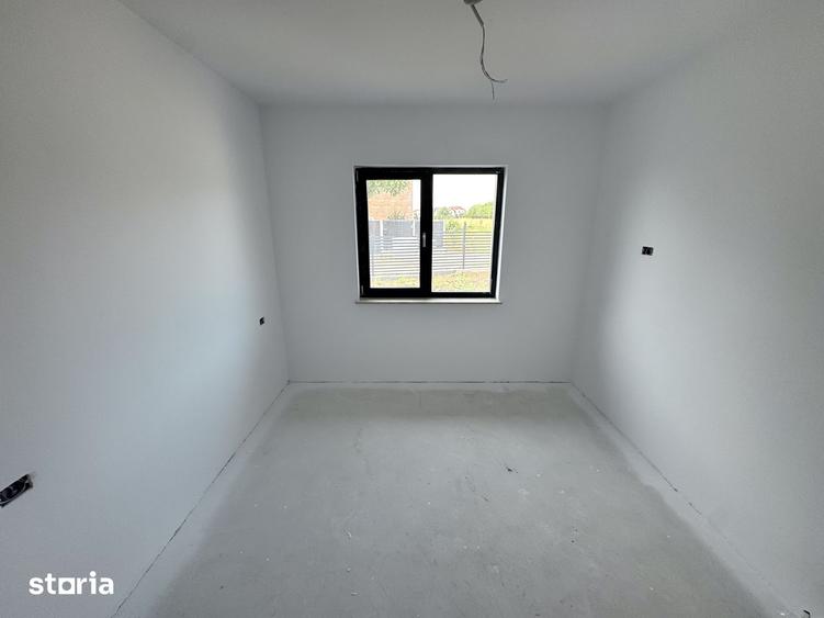 Casă cu 4 camere cu Teren 500 Mp în Rediu