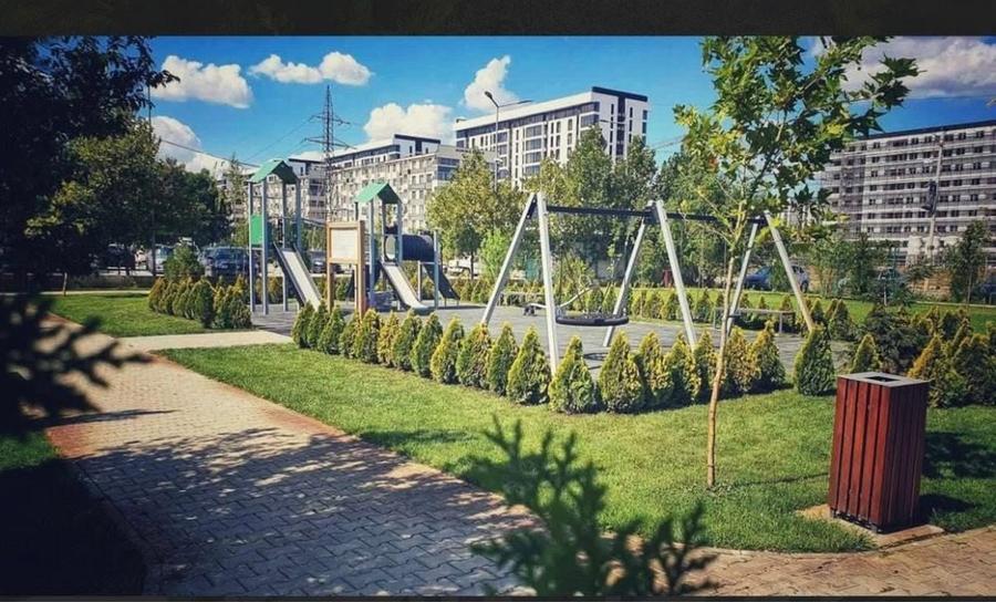 Apartament cu 3 camere decomandat în Roșu