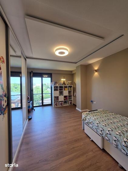 Apartament cu 4 camere, mobilat în Central
