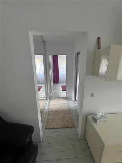 Apartament cu 3 camere semidecomandat, mobilat în Podu Roș