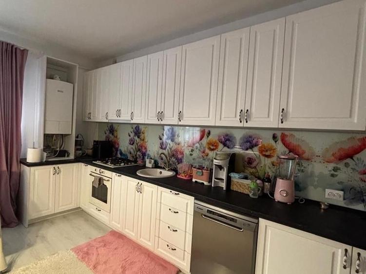 Apartament cu 4 camere decomandat în Sud-Est