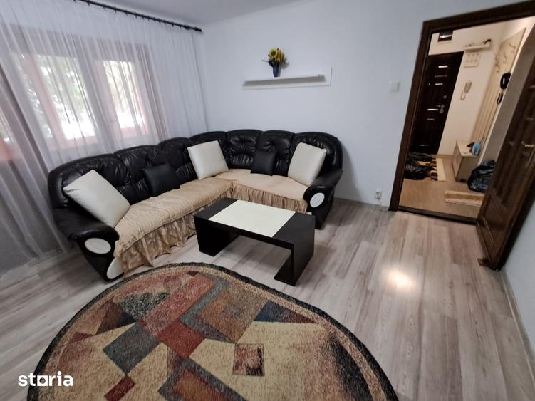 Apartament cu 3 camere decomandat în Lipovei