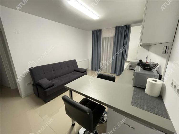 Apartament cu 3 camere decomandat, mobilat în Exterior Sud