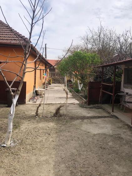 Casă individuală cu 2 camere cu Canalizare în Central