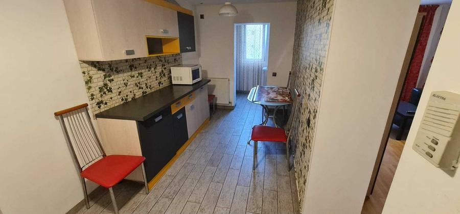 Apartament cu 3 camere decomandat în Central