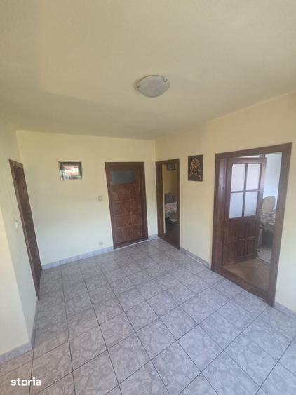 Casă cu 4 camere decomandat cu Teren 250 Mp în Șimnicu de Sus