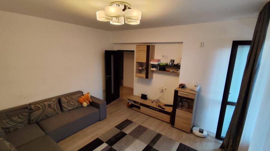 Apartament cu 3 camere decomandat în Drumul Taberei