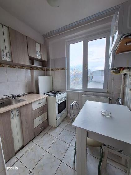 Garsonieră decomandată în