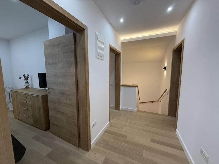 Casă cu 5 camere cu Teren 600 Mp în Râșnov
