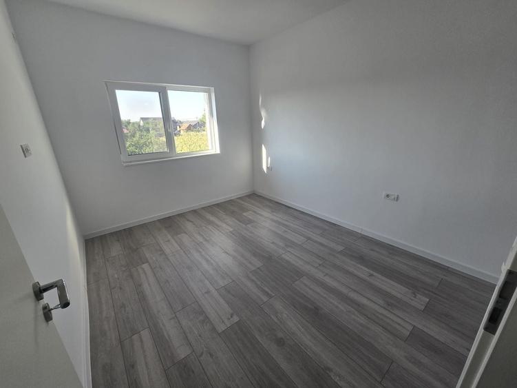 Duplex cu 4 camere cu Canalizare în Moșnița Nouă