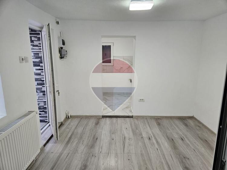 Casă individuală cu 6 camere cu Teren 250 Mp în Vitan