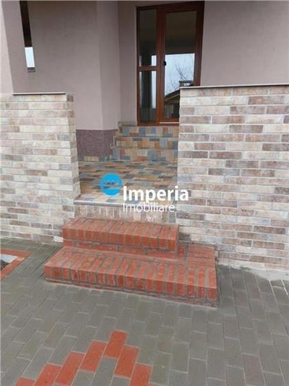 Duplex cu 5 camere cu Canalizare în Lunca Cetățuii