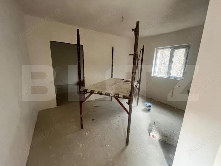 Apartament cu 3 camere semidecomandat în Decebal