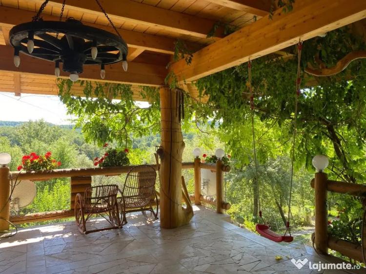 Casă cu 7 camere cu Teren 17000 Mp în Cărbunari