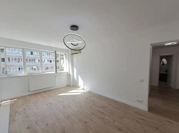 Apartament cu 3 camere semidecomandat în Obor