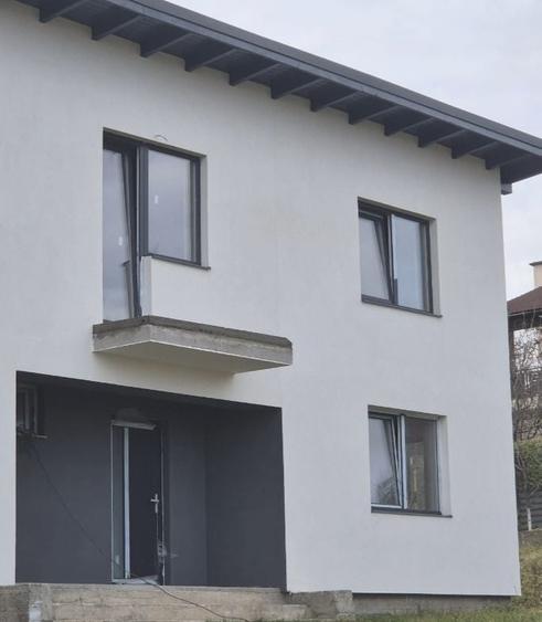 Casă individuală cu 4 camere cu Teren 250 Mp în Cetate