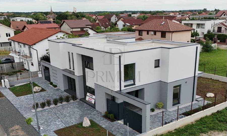 Duplex cu 5 camere cu Canalizare în Dumbrăvița