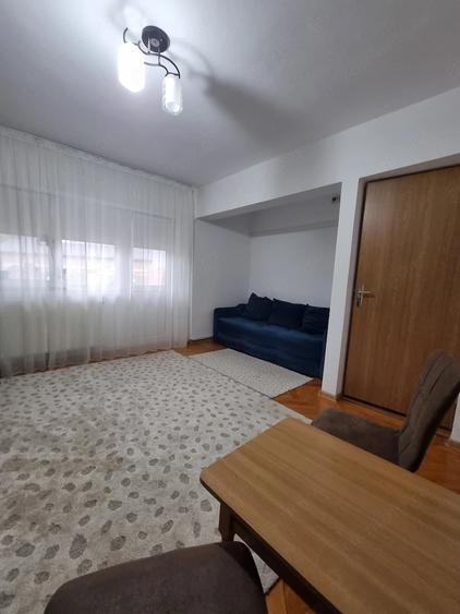 Apartament cu 3 camere decomandat în Prajila