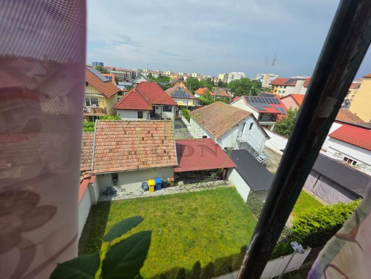 Apartament cu 4 camere decomandat în Hipodrom 3