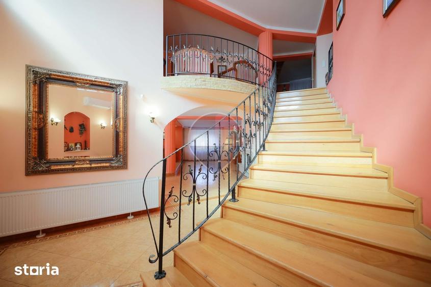 Casă cu 5 camere cu Teren 1198 Mp în Central