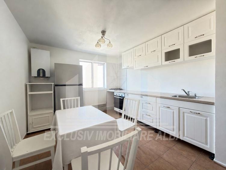 Apartament cu 2 camere semidecomandat, mobilat în Cetate