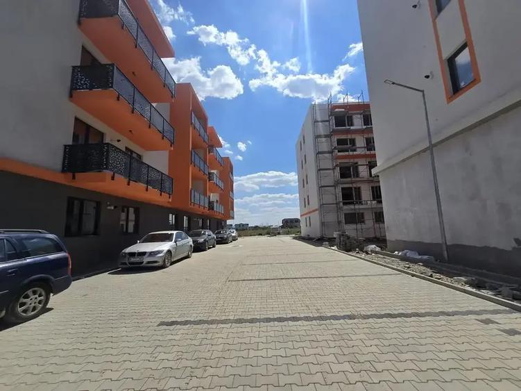 Apartament cu 3 camere decomandat în Dobroești