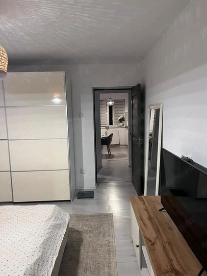 Apartament cu 3 camere semidecomandat în Gojdu