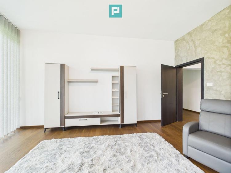 Casă individuală cu 5 camere cu Canalizare în Săcălaz
