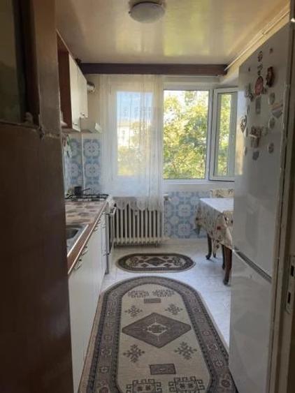 Apartament cu 3 camere semidecomandat în Dristor