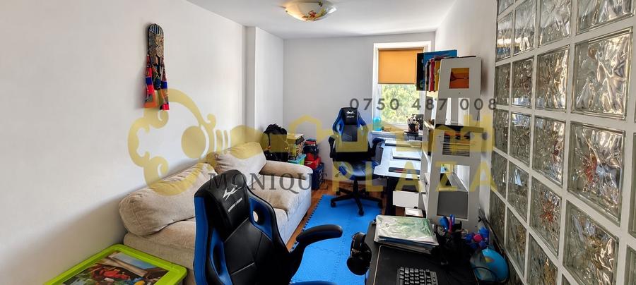 Apartament cu 4 camere decomandat, mobilat în Ultracentral