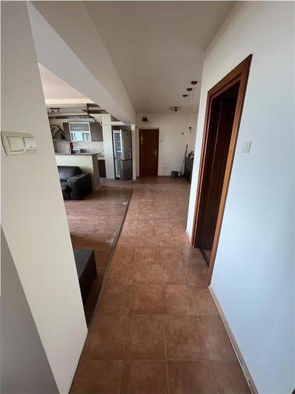 Apartament cu 3 camere decomandat, mobilat în Ultracentral