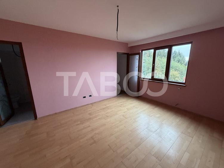 Casă individuală cu 7 camere cu Garaj în Berivoi