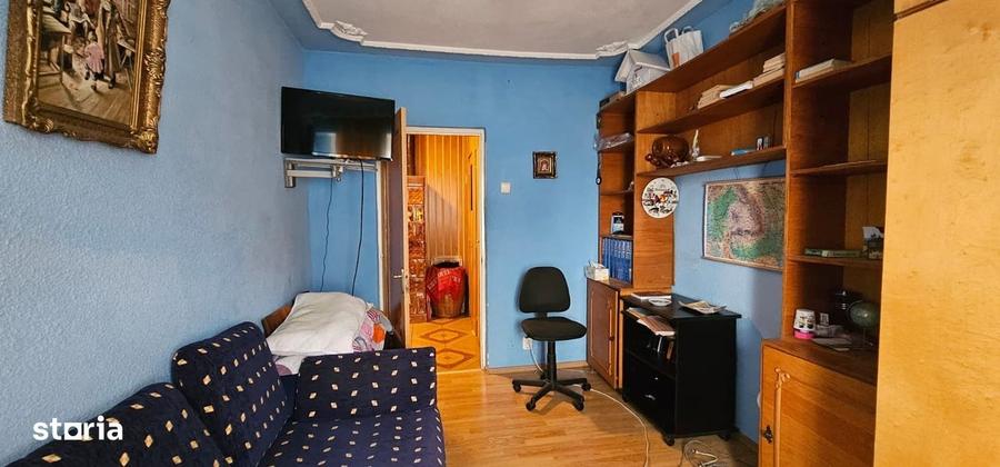 Apartament cu 3 camere decomandat în Sud