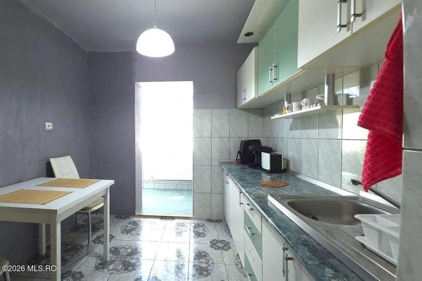 Apartament cu 2 camere decomandat în Far