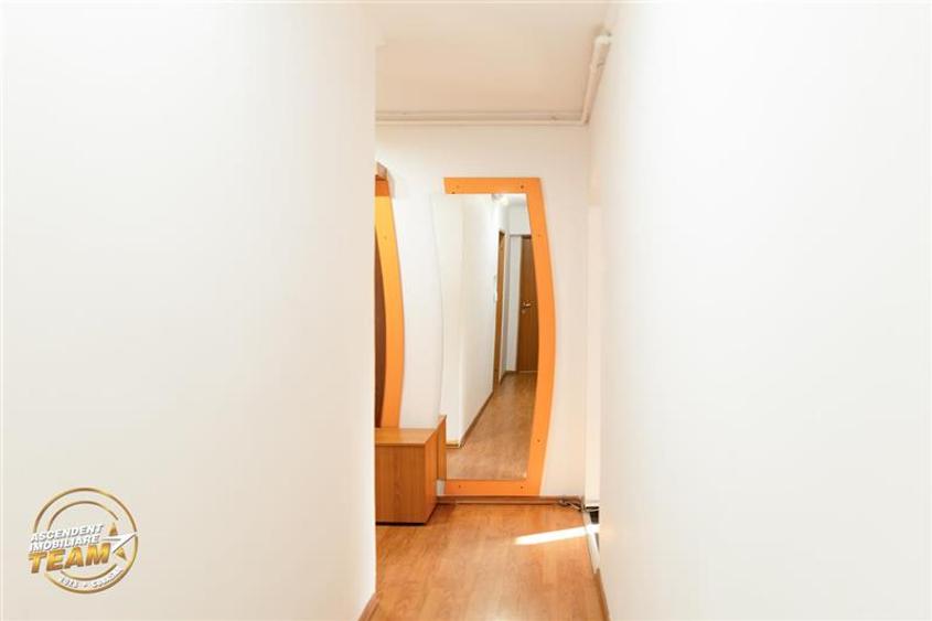 Apartament cu 3 camere decomandat, mobilat în Sud