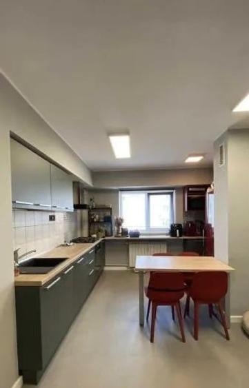 Apartament cu 2 camere semidecomandat, mobilat în P-ța Victoriei