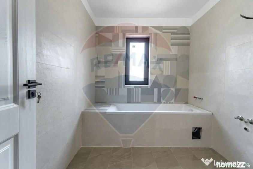 Casă cu 8 camere cu Teren 500 Mp în Tărlungeni