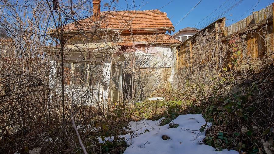 Casă individuală cu 2 camere cu Teren 230 Mp în Schei