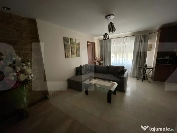 Apartament cu 4 camere decomandat în Girocului