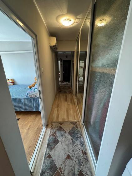 Apartament 3 camere decomandat- zona Poarta 6 - 7