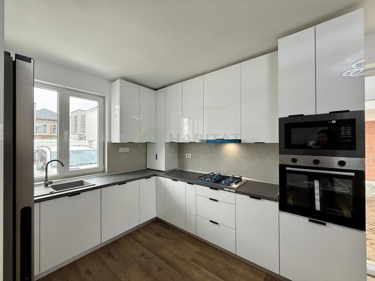 Duplex cu 4 camere cu Canalizare în Tunari