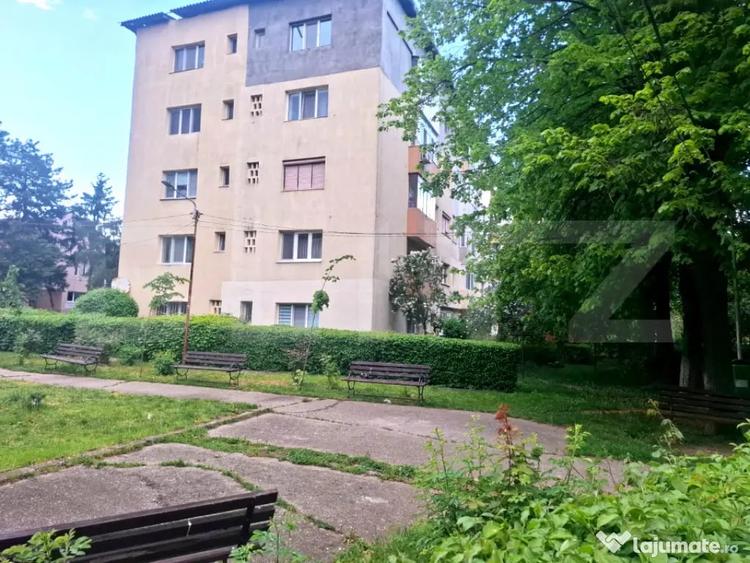 Apartament cu 2 camere decomandat în Aleea Trandafirilor