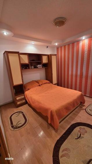 Inchiriez apartament 3 camere - 4