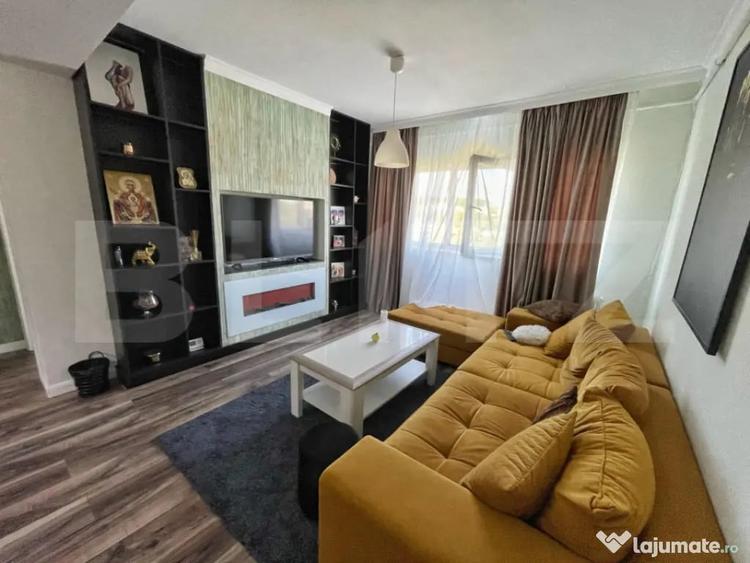 Apartament cu 3 camere semidecomandat în Plaiul Vulcanești