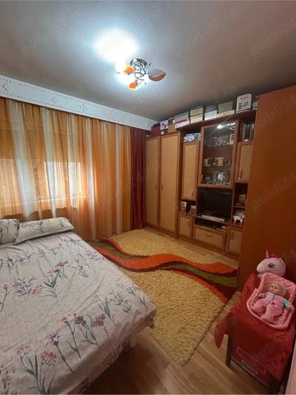 Apartament cu 3 camere semidecomandat în Central