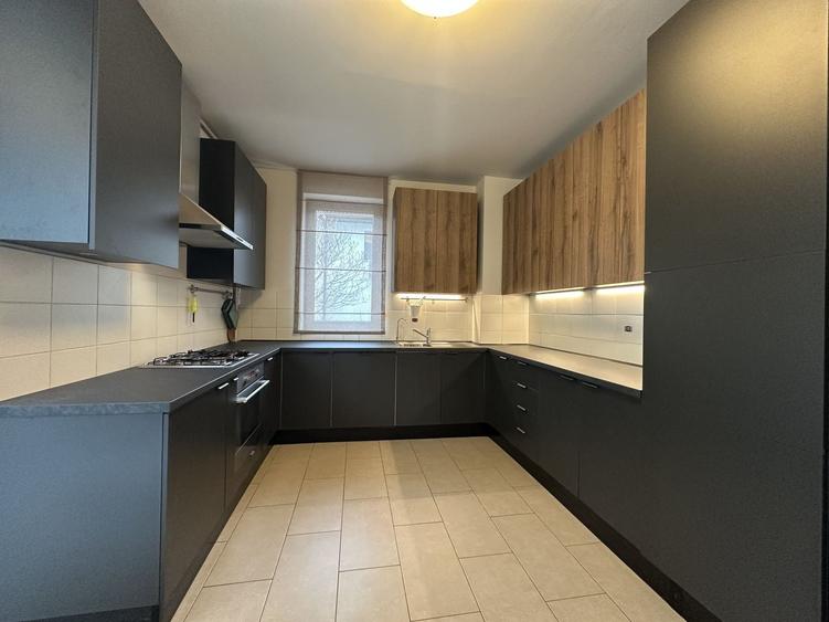 Apartament cu 4 camere decomandat, mobilat în Herăstrău