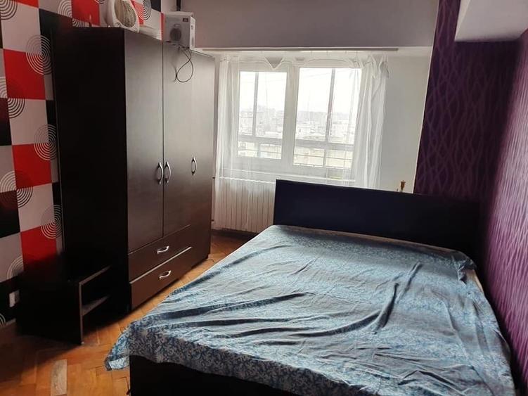 Apartament cu 4 camere decomandat în Muncii